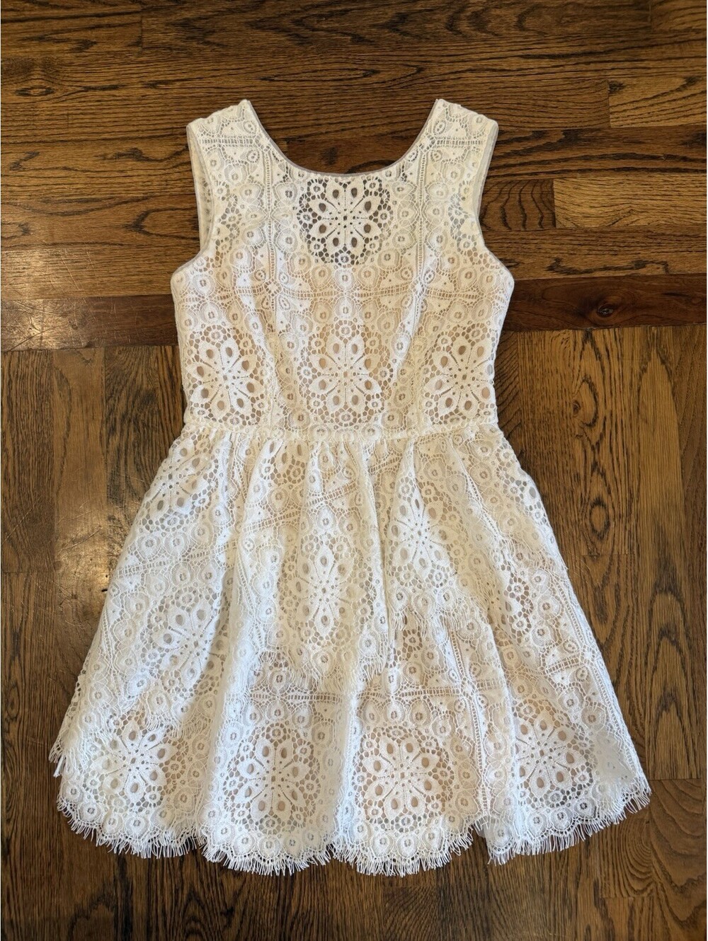 VTG BCBG MAX AZRIA White Lace Floral Fit & Flare Dress Round Neck Sleeveless 4